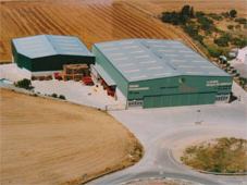 Vista aèria d'una de les naus d'Agropecuaris Fortuny.